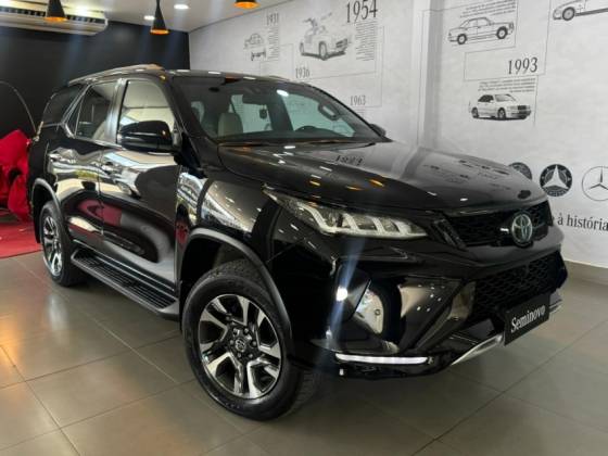 TOYOTA HILUX SW4 2.8 D-4D TURBO DIESEL DIAMOND 7L 4X4 AUTOMÁTICO TOYOTA HILUX SW4 2.8 D-4D TURBO DIESEL DIAMOND 7L 4X4 AUTOMÁTICO